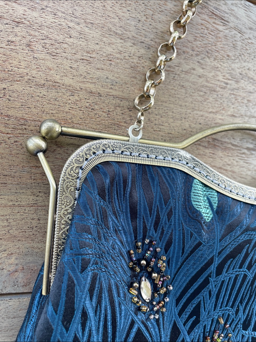 Vintage-Inspired Blue Embroidered Evening Bag with Gold Chain - Picture 4 of 11